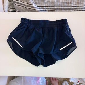 lululemon hotty hot shorts 2.5 navy